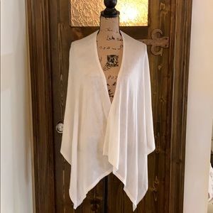 White, light-weight wrap